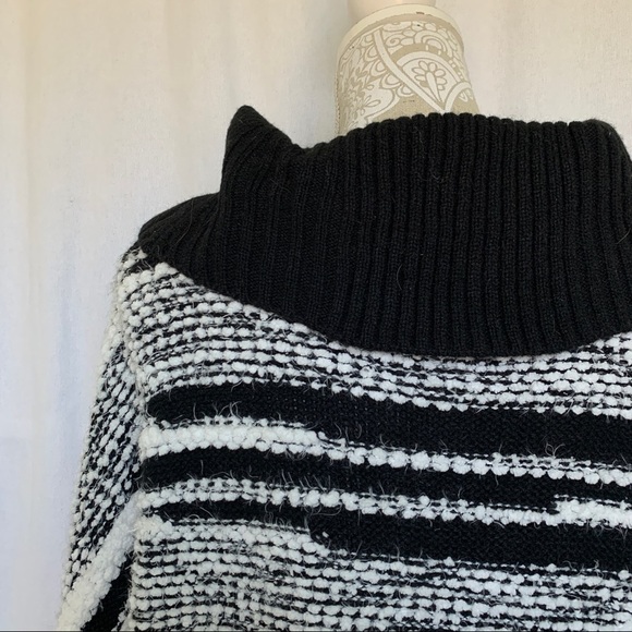 Calvin Klein // Black, White Textured Sweater Cape Sz Small/Medium Wk1 - Picture 6 of 9